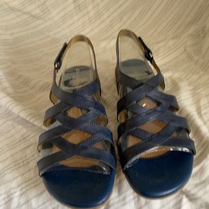 Brand new in Mali Blue Naturalizer Cadence sandal.